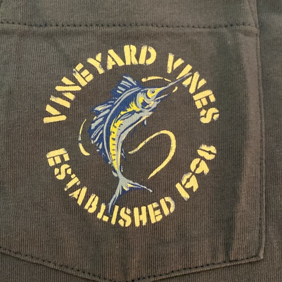 NWT men’s Vineyard Vines shirt. - Picture 2 of 7